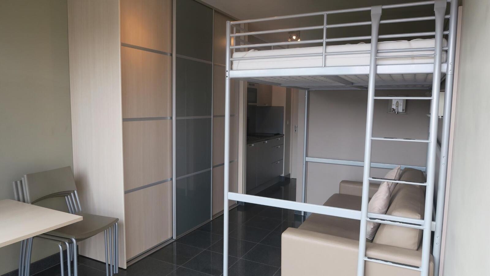 Vernieuwde studio in het commerciële centrum van Westende 