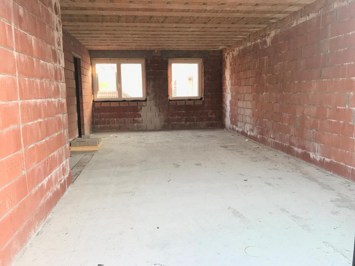 CASCO BEL-ETAGE WONING OP CENTRALE LIGGING 