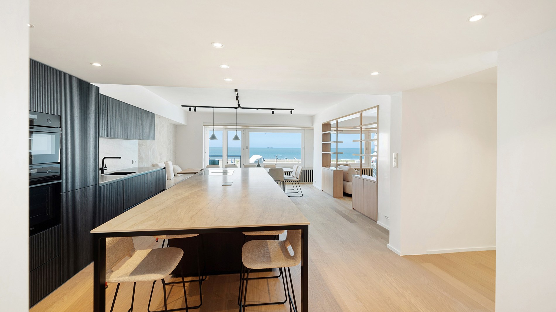 Exclusief ruim plateau-appartement met frontaal zeezicht aan het Rubensplein – met optie tot inpandige parking 