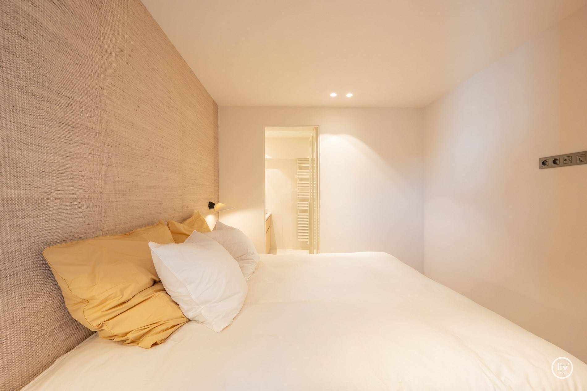 Appartement exceptionnellement rénové avec une largeur de façade impressionnante sur la digue - Knokke 