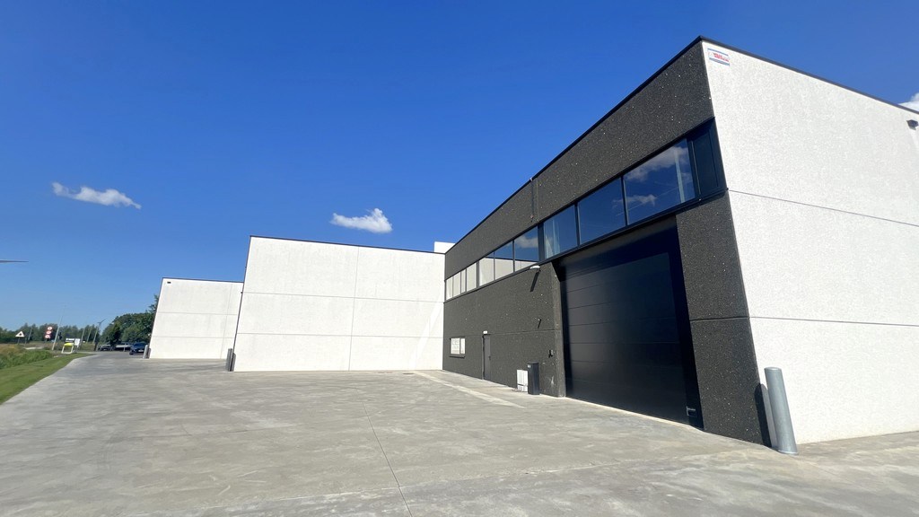 Recent magazijn te huur in Evergem