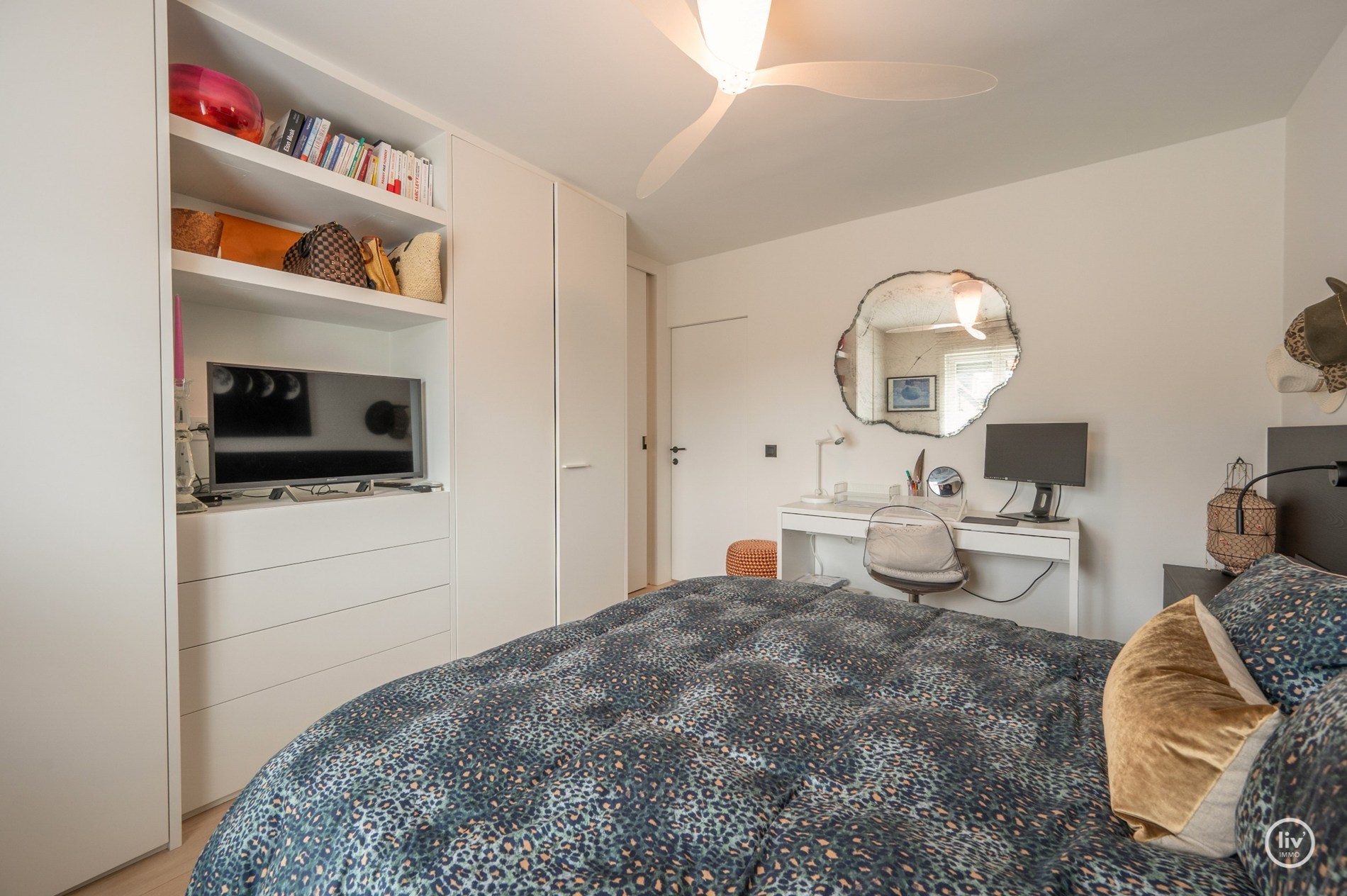 Prachtig, gerenoveerd penthouse op een topligging in de Blancgarinstraat te Knokke. 