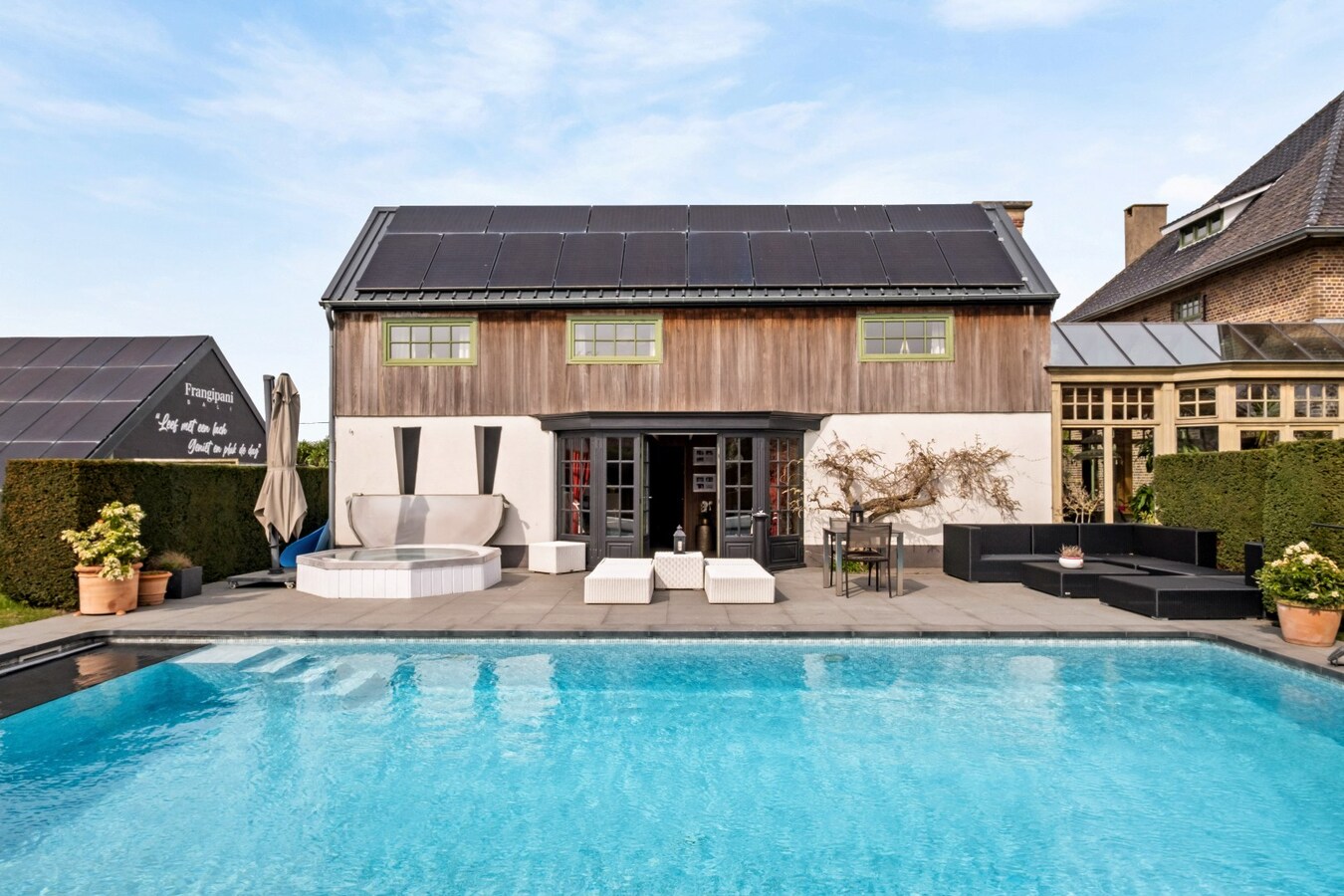 Exclusieve villa met buitenzwembad en privéwelness te Waregem ! 