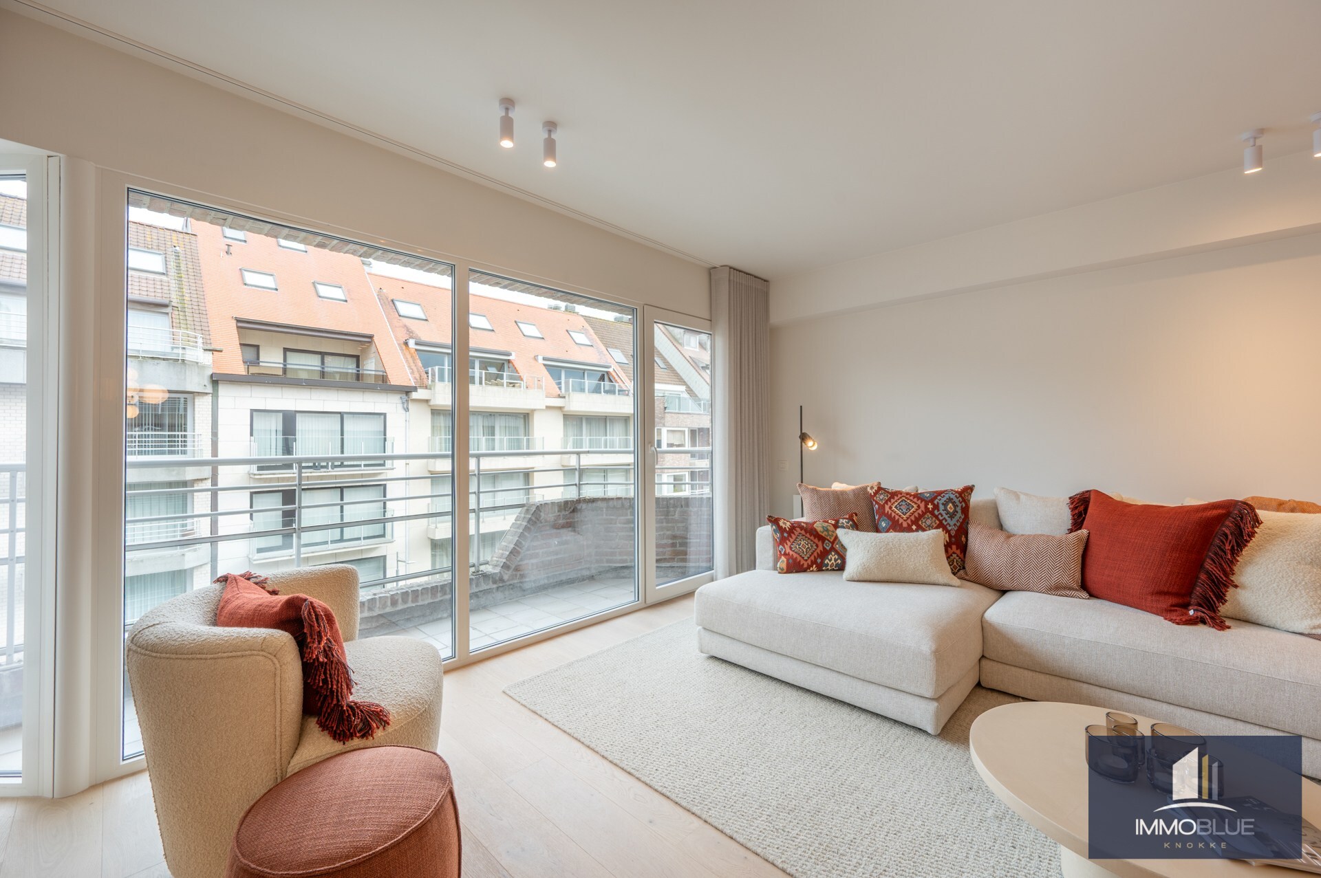 Stijlvol volledig gerenoveerd appartement gelegen nabij het Rubensplein . 