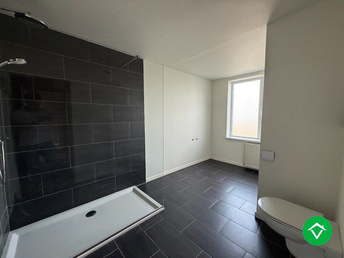 Ruime woning met 5 slaapkamers te Zwevezele 