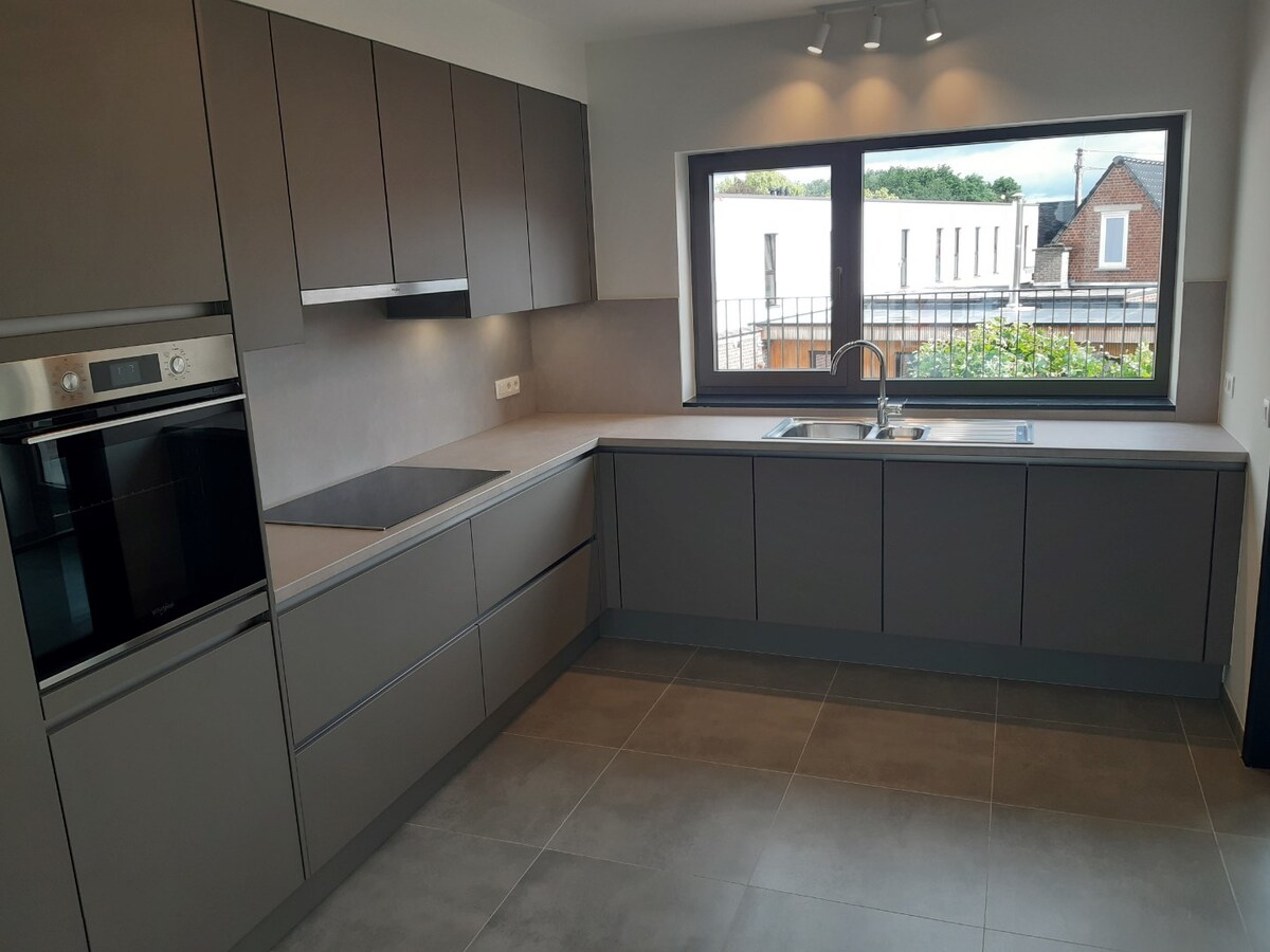 Exceptioneel wonen met zicht op de Gaverse Markt. 