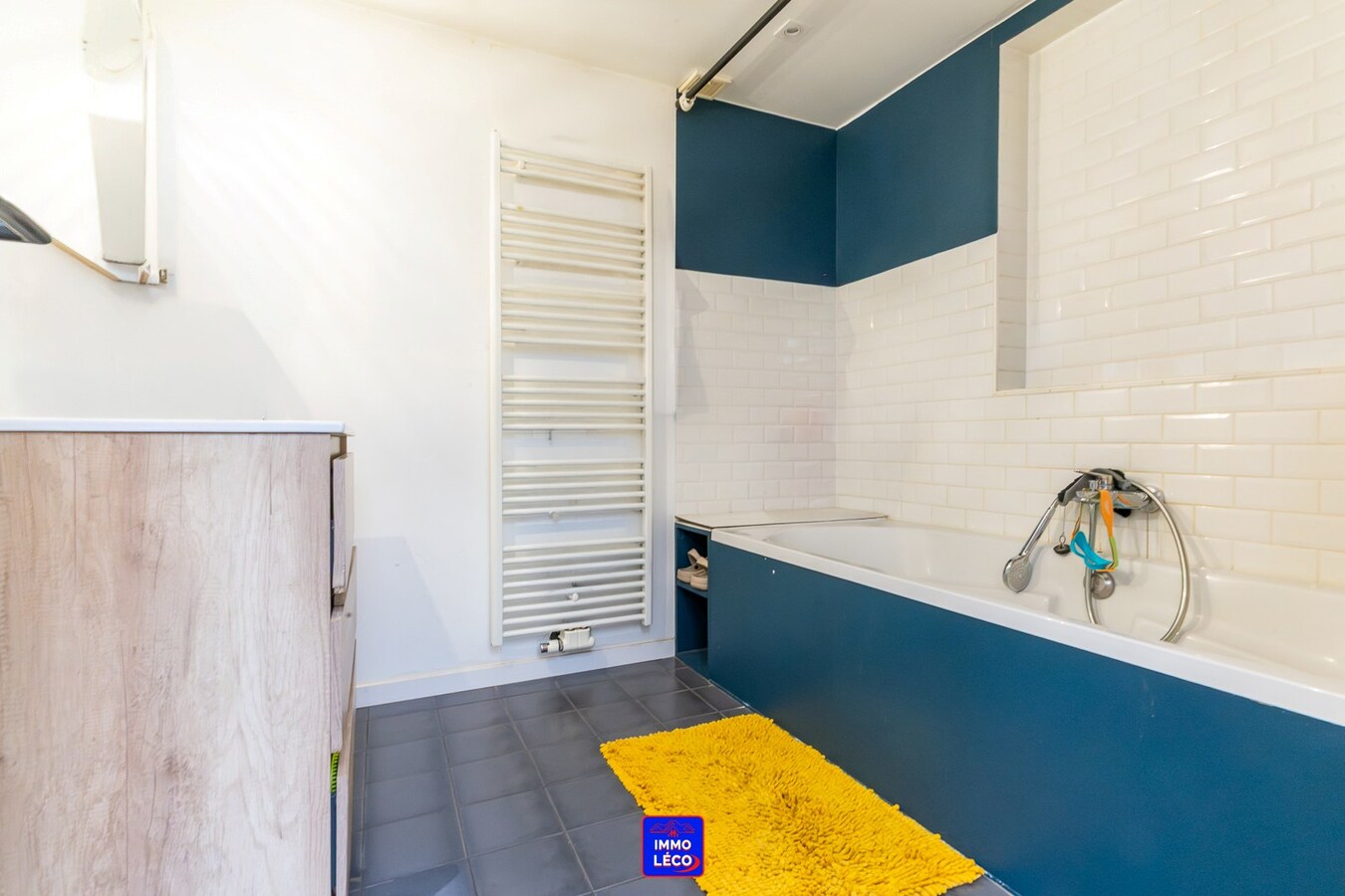 Immeuble de rapport : 3 logements et grand garage, idéal investisseurs ! 