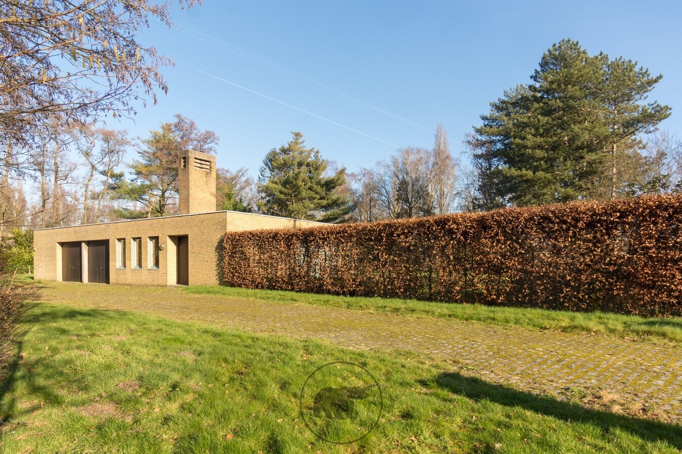 Modernistische villa op ruim perceel te Heusden 