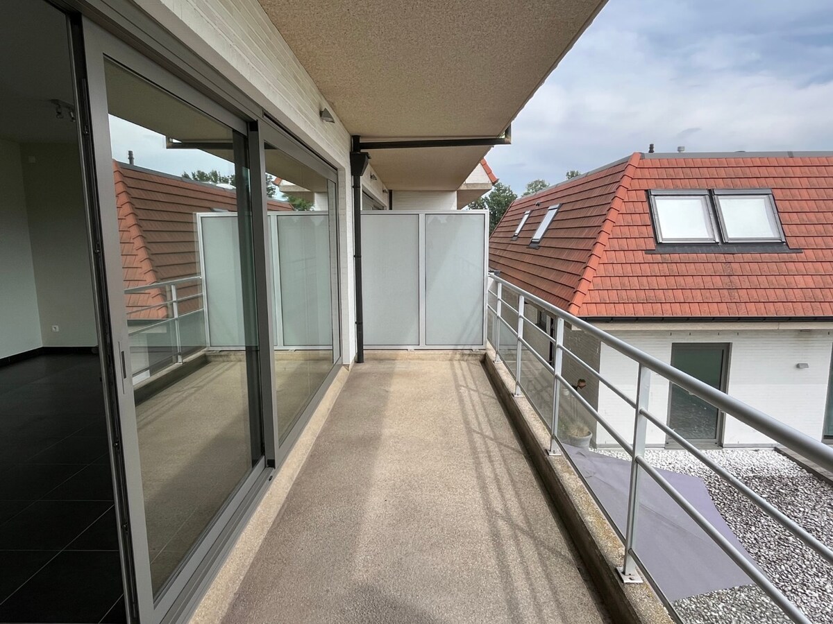 Hoogwaardig, eigentijds appartement met ondergrondse staanplaats 