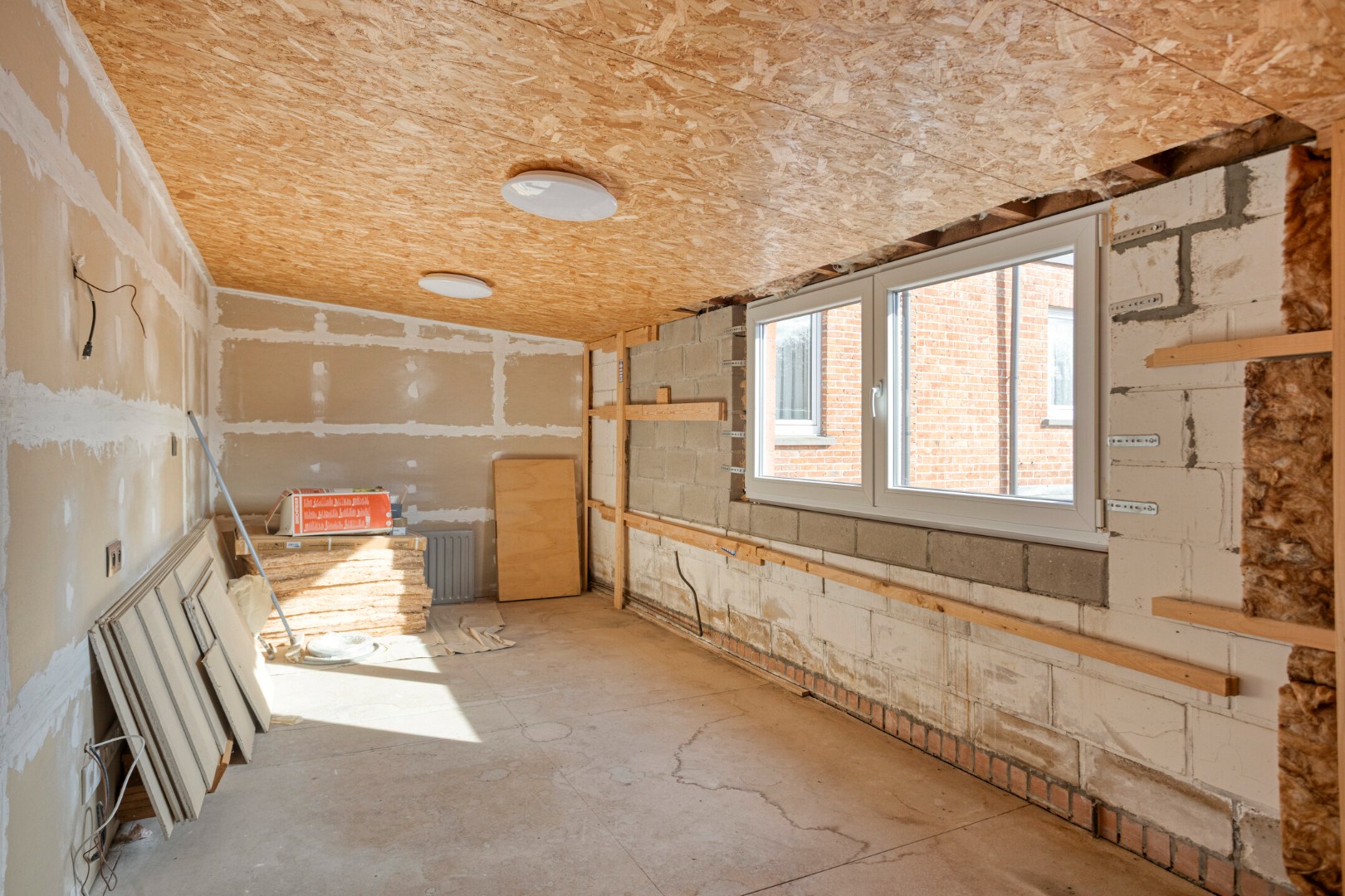 Woning met diepe tuin, garage en vernieuwd geïsoleerd dak, centrum Borgloon 