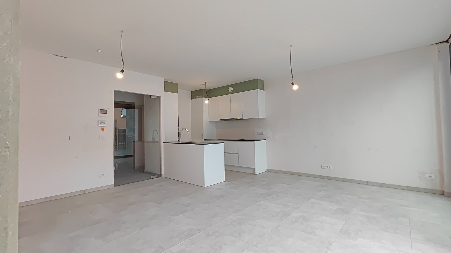 Modern appartement met 1 slaapkamer en ondergrondse autostaanplaats in het centrum van Ardooie 