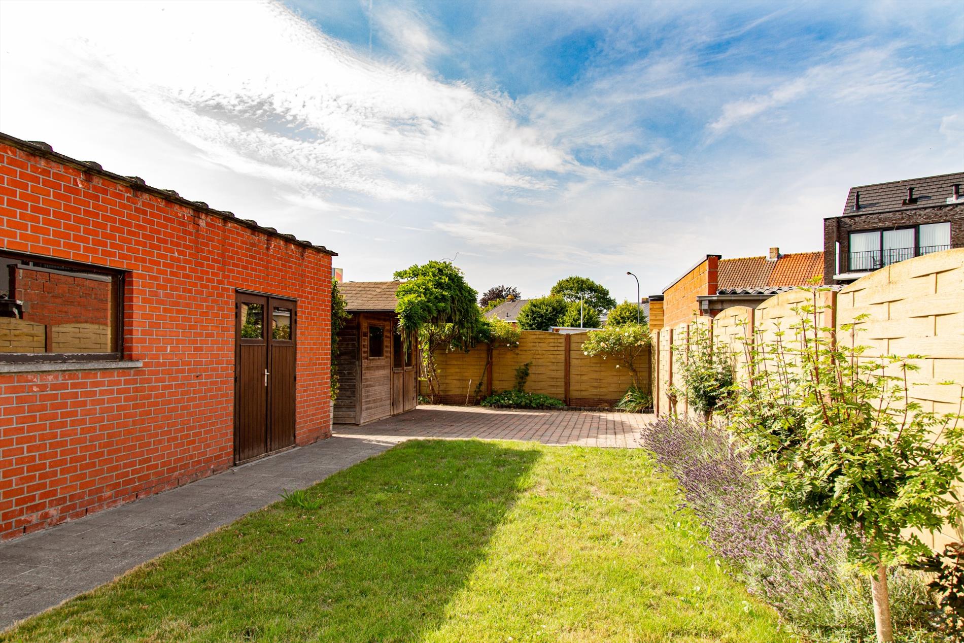 Halfopen bebouwing met 5 slpks te Eeklo 