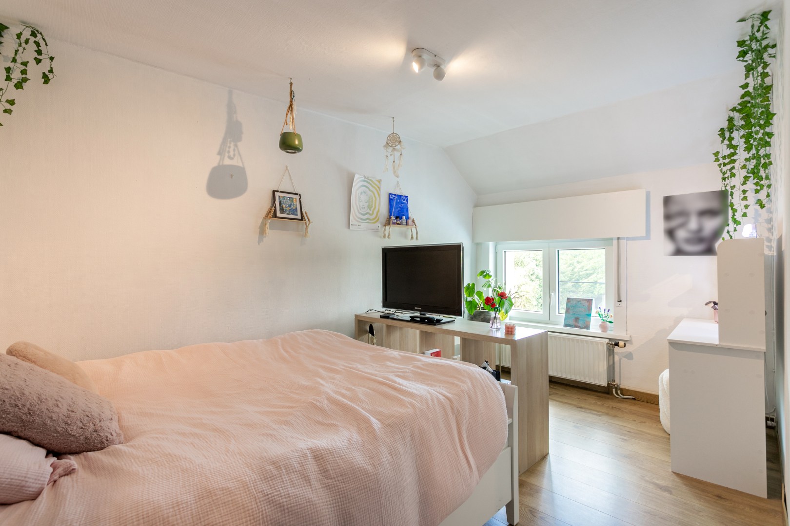 Gerenoveerde 3-gevelwoning met tuin en 4 slaapkamers te Sint-Genesius-Rode 