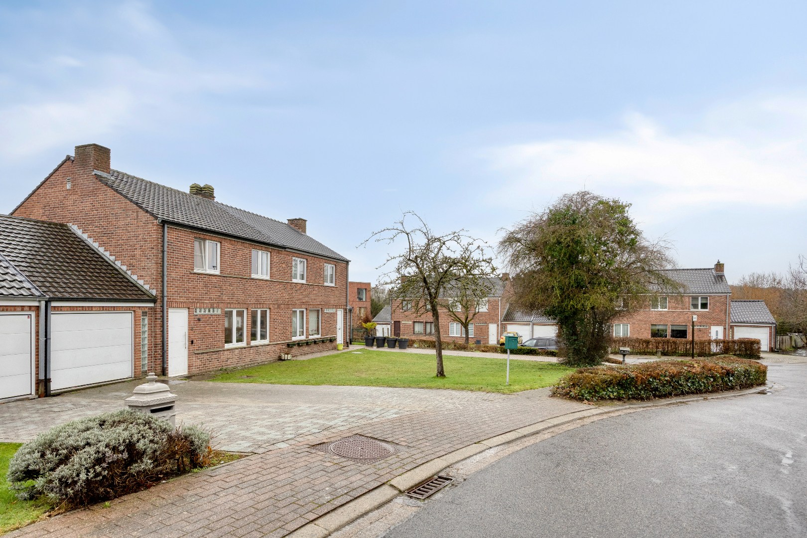 Instapklare woning te koop met 3 slpk, garage en tuin. 