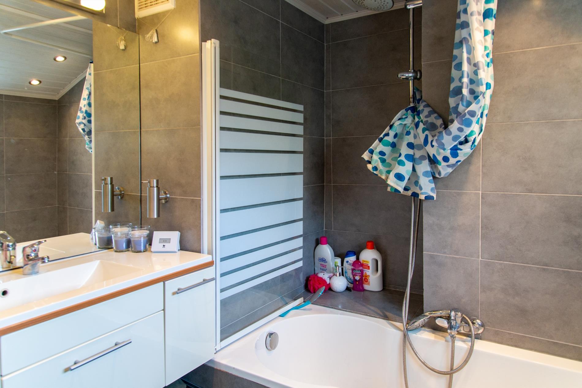 Gerenoveerde rijwoning met 2 slpks en koer te Zelzate 