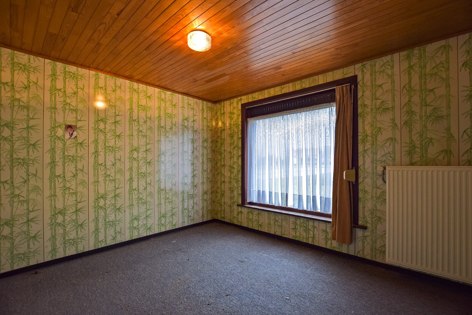 Gezellige woning te koop in Hoogstade met zongerichte tuin en zijtoegang. 