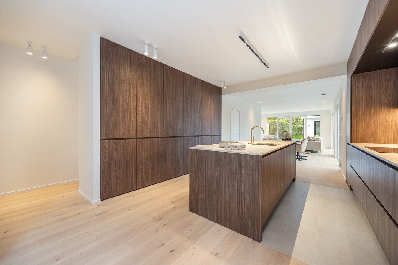 Energiezuinige instapklare woning met 4 slaapkamers en bijgebouw in hartje Schilde 