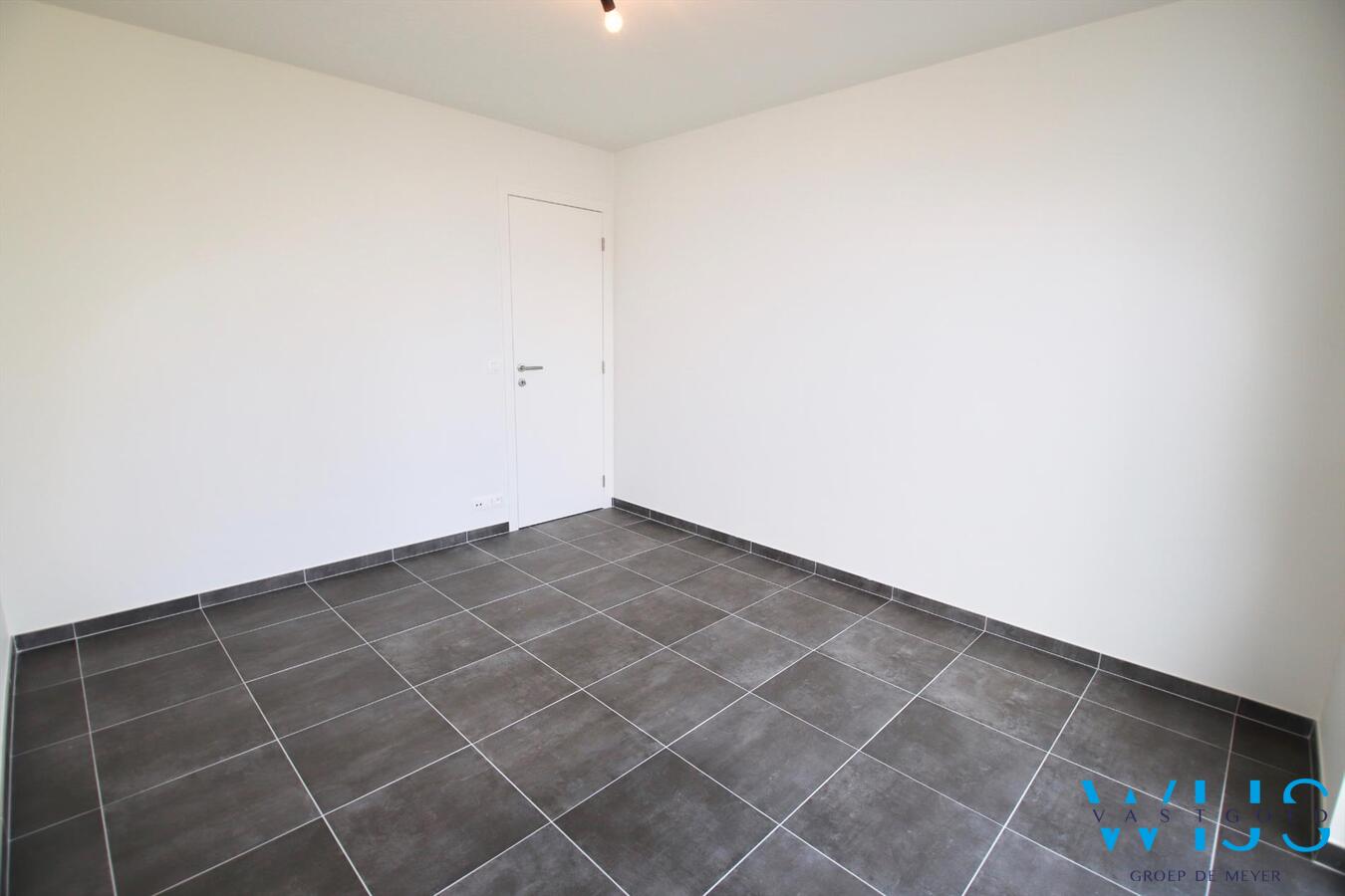 Gelijkvloers appartement met TUIN &amp; GARAGE te Zelzate! 