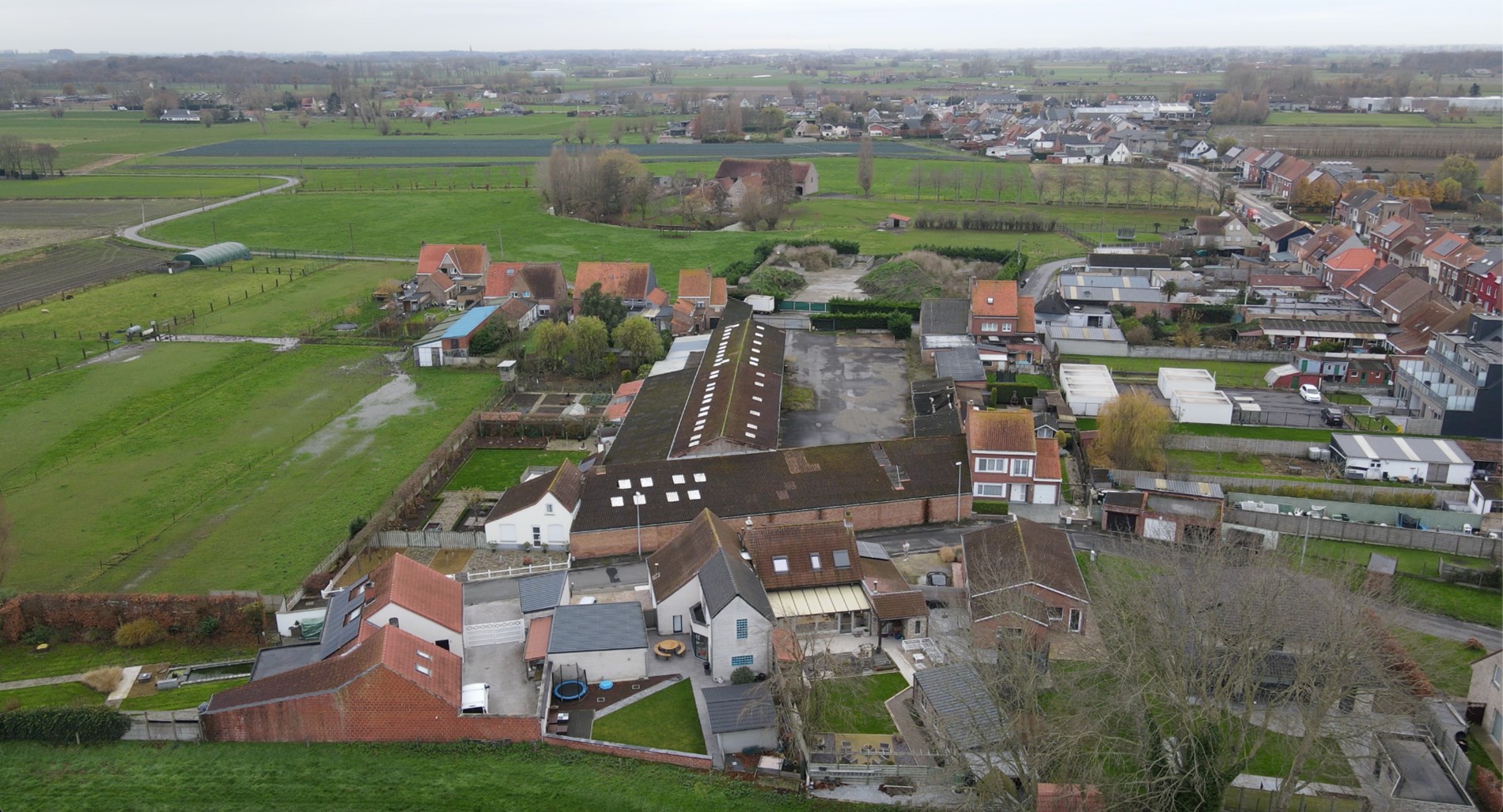 Perceel bouwgrond (292 m²) bestemd voor gesloten bebouwing nabij centrum Eernegem 