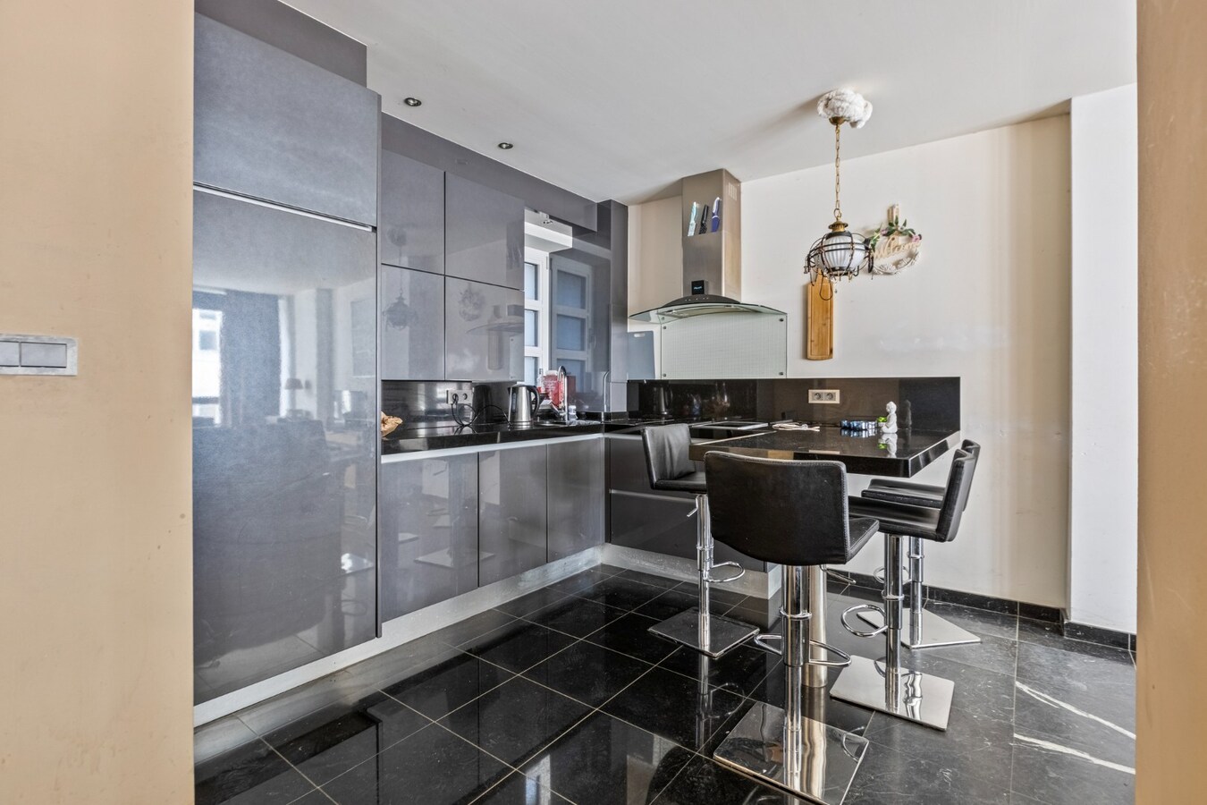 Ruim appartement gelegen op de 1ste verdieping in het centrum van Maaseik! 