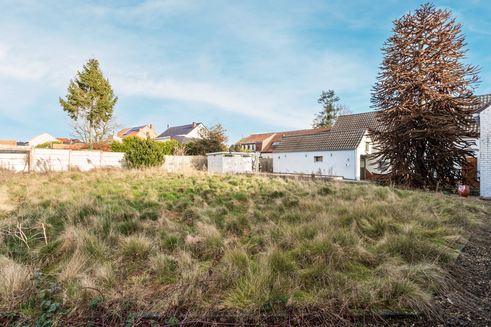 Te renoveren fermette met 3 slpk, bijgebouw en garage en mogelijkheid tot uitbreiding (bouwgrond) 