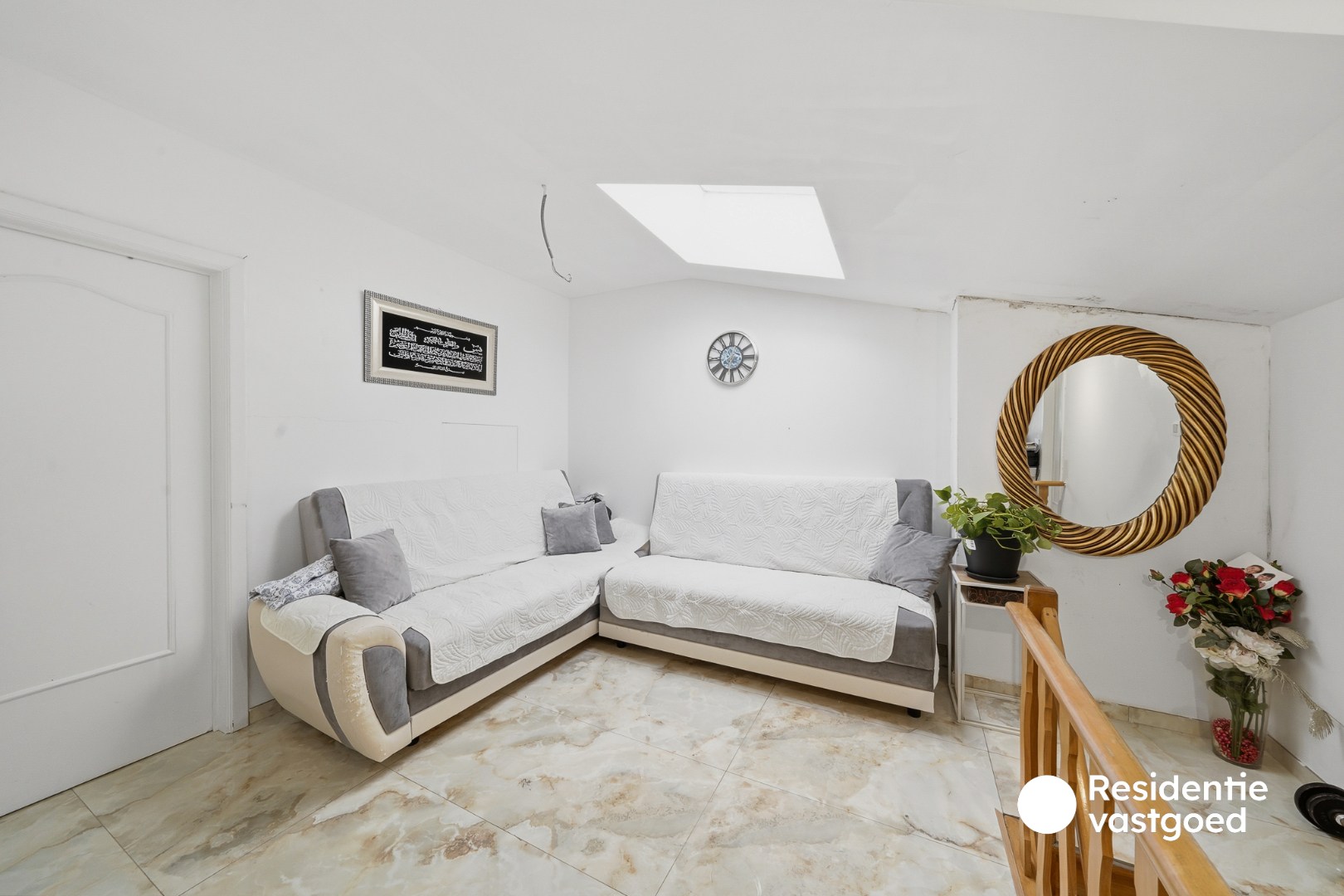Halfopen woning met tuin en garage te koop 