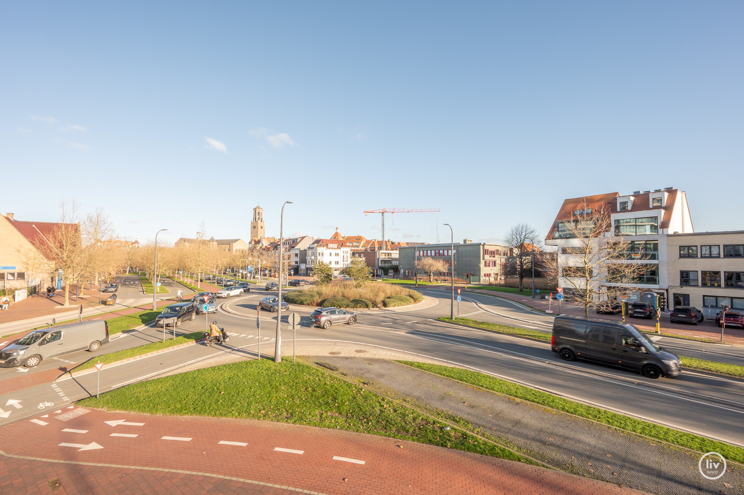 Magnifique appartement spacieux avec 3 chambres situé dans un immeuble récent à Duinenwater. 