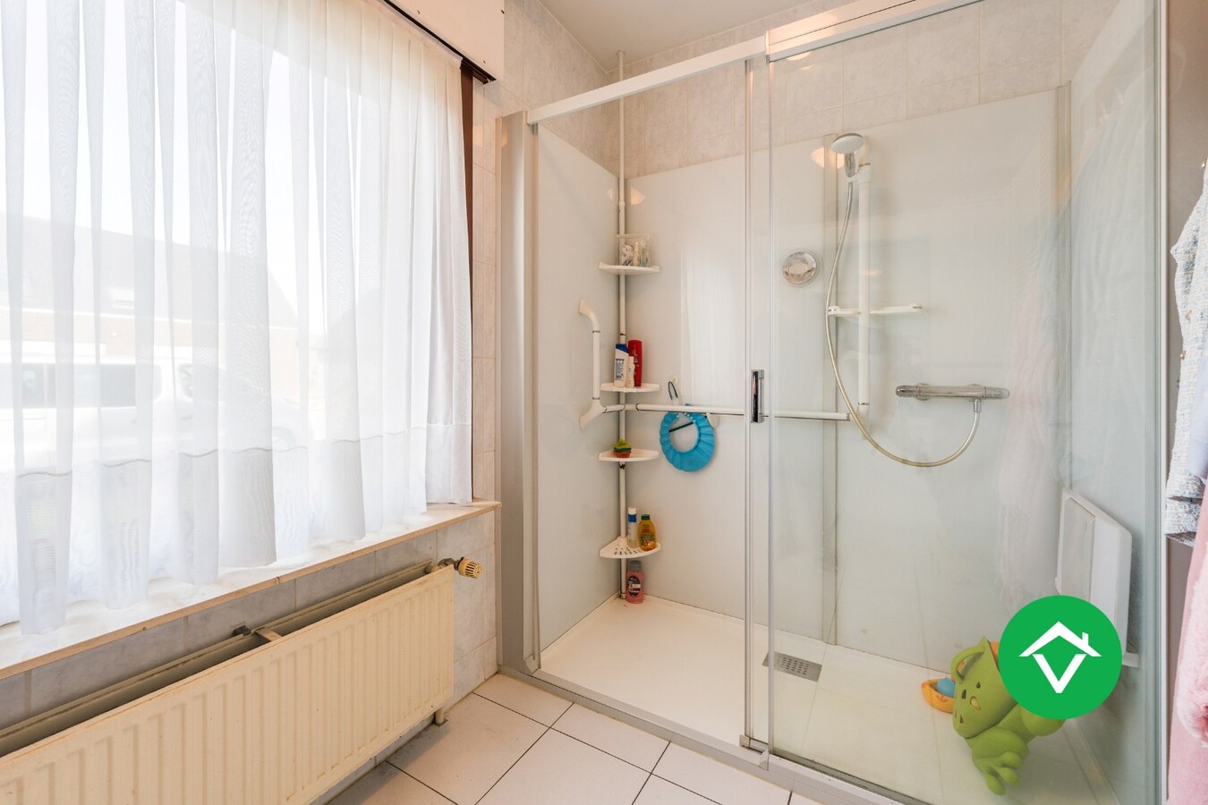 Alleenstaande woning met 5 slaapkamers en garage te Koekelare 