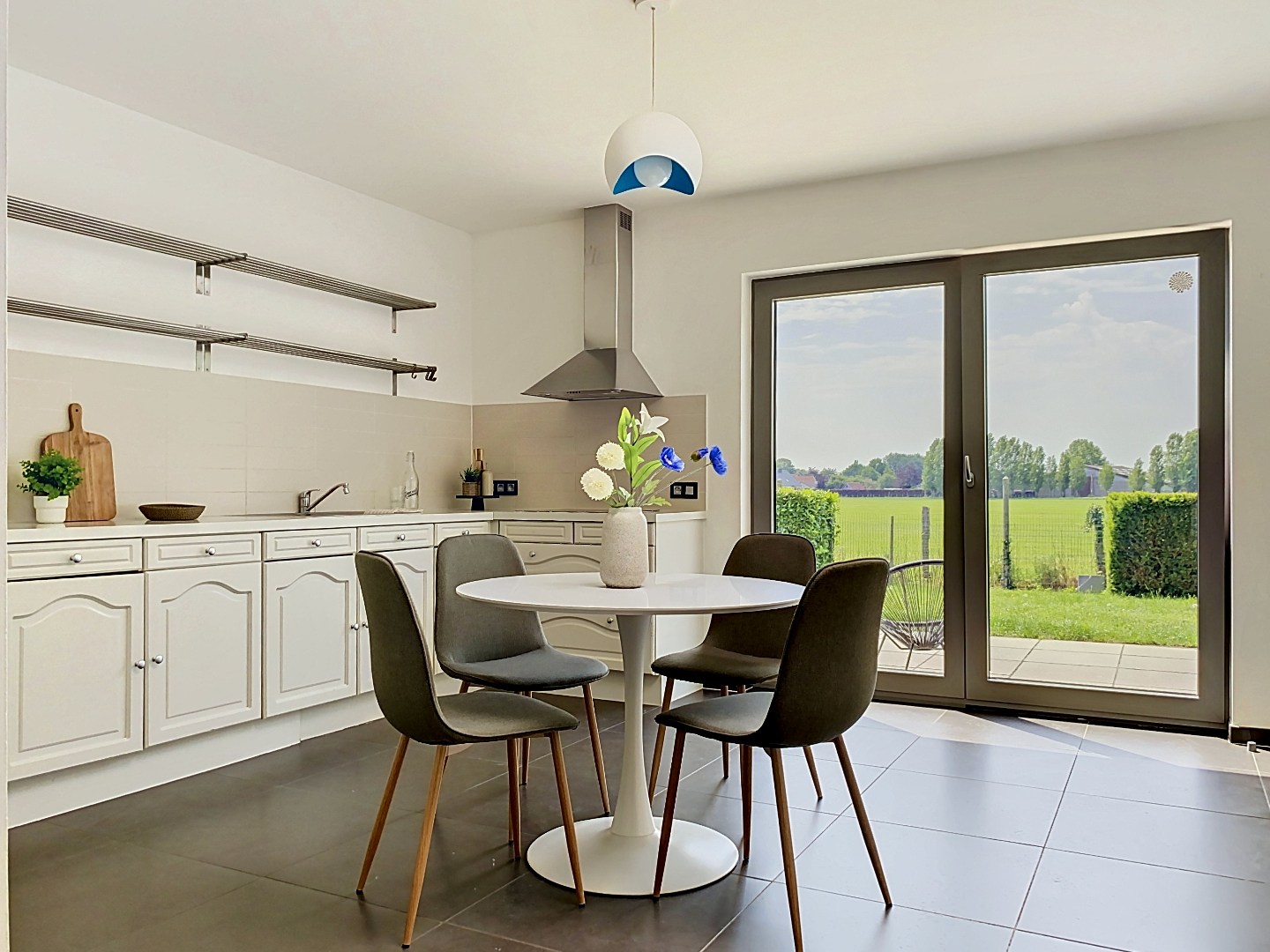 Instapklare gezinswoning met open zicht en mooie tuin, perceel 539 m², Torhout 