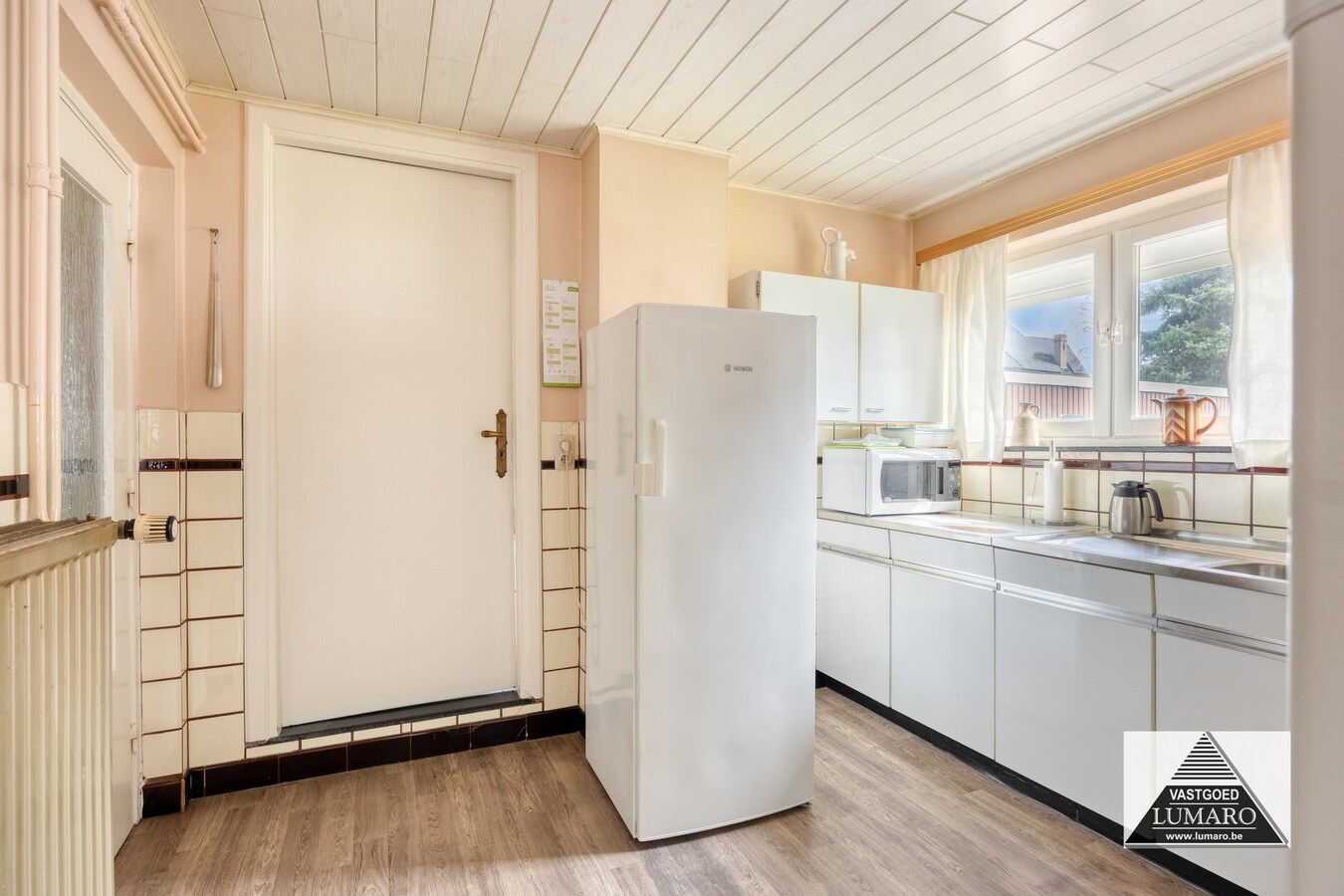 Te renoveren vrijstaande woning met 4 slaapkamers, tuin. 