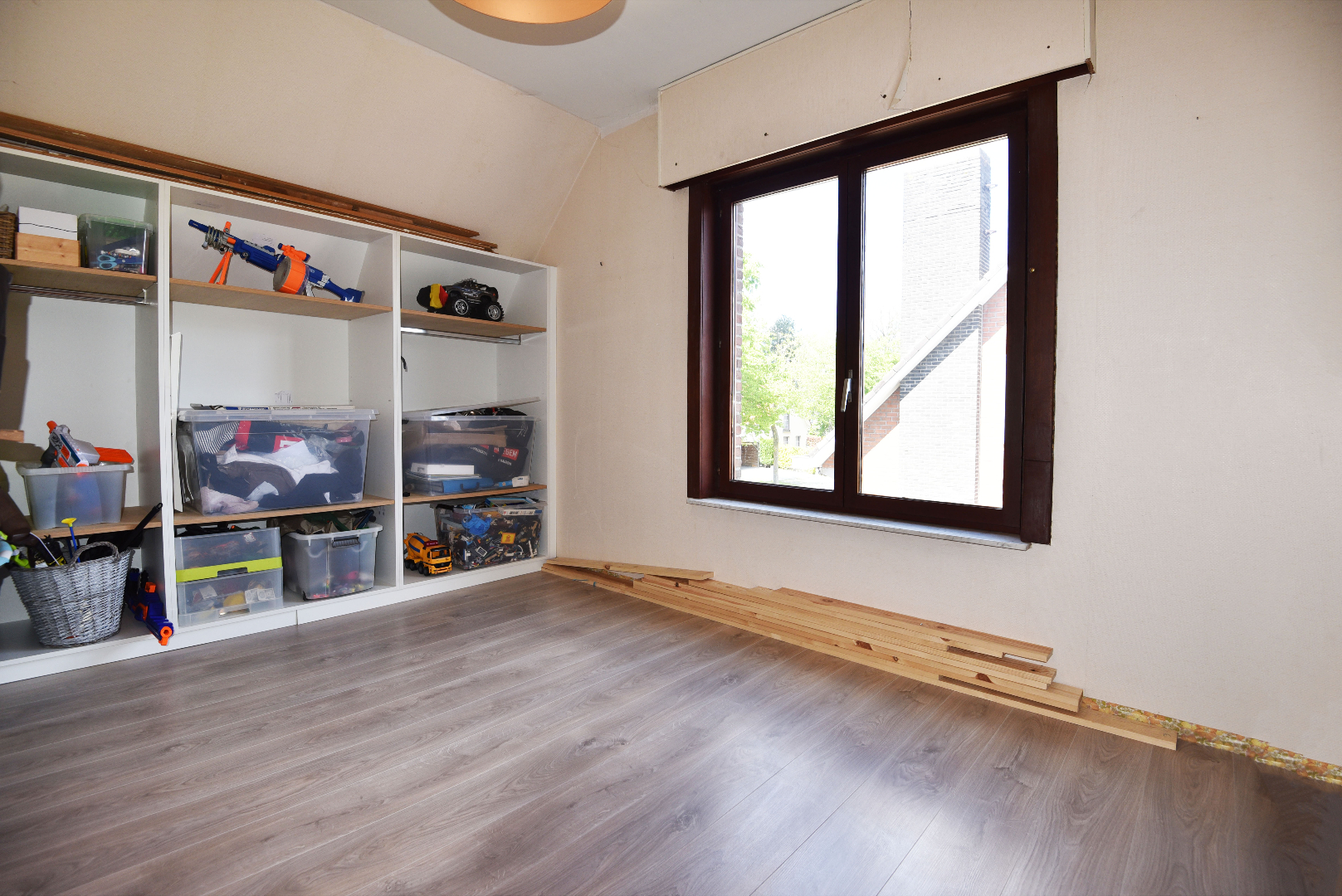 Verder af te werken gezinswoning  4 slpks rustig gelegen te Adegem 