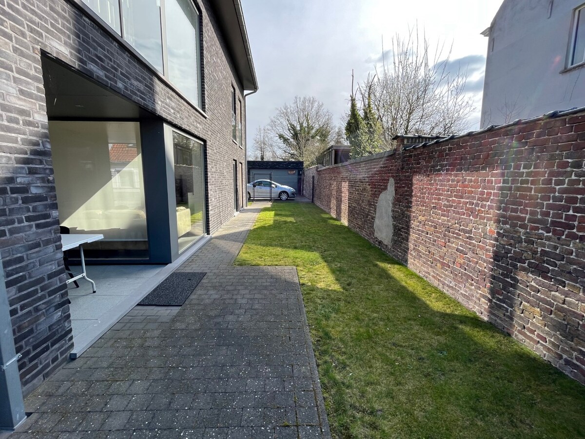 Luxueus én ruim gelijkvloers appartement in rustige omgeving. 