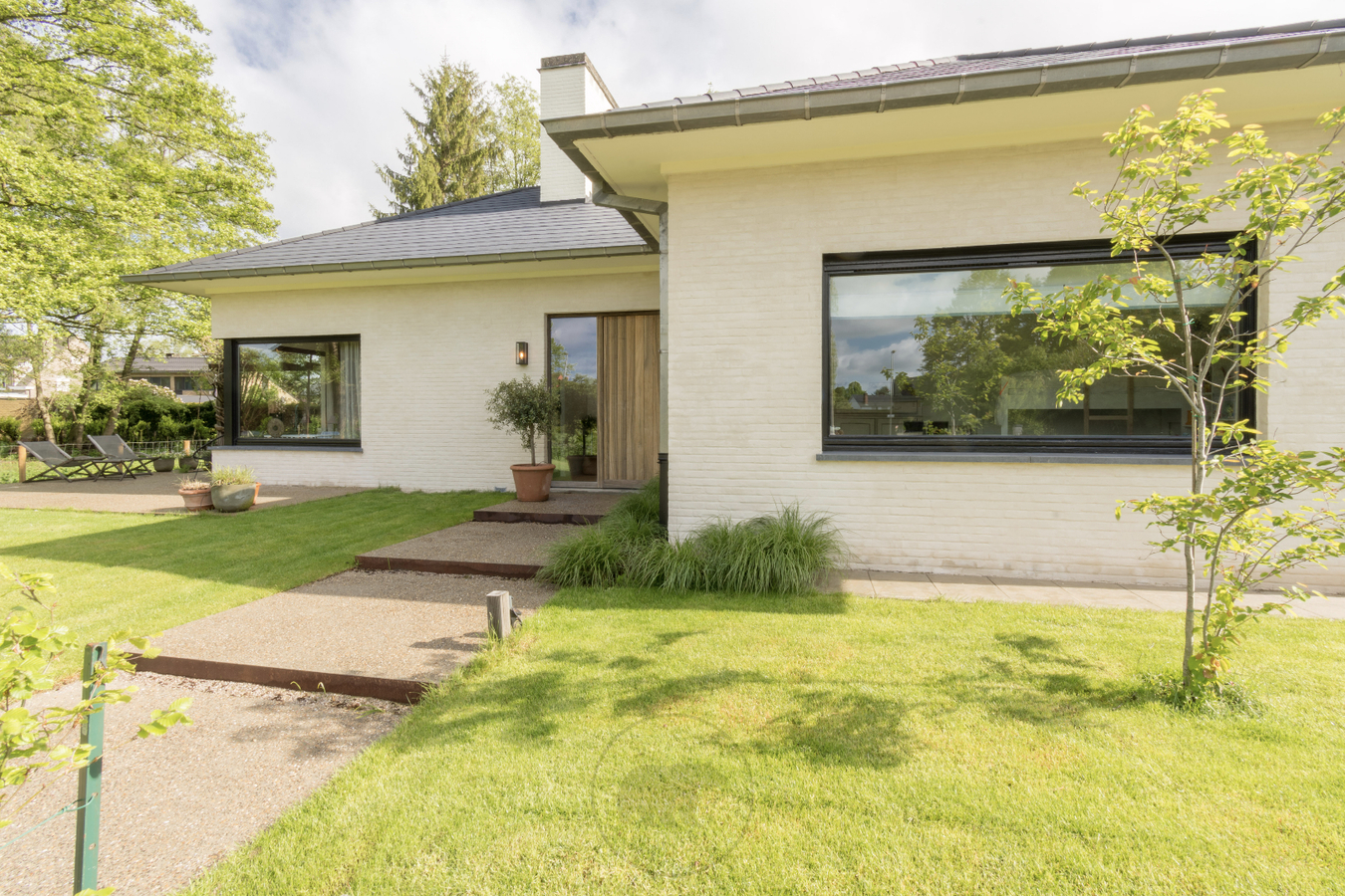 Hoogwaardig gerenoveerde villa op toplocatie 