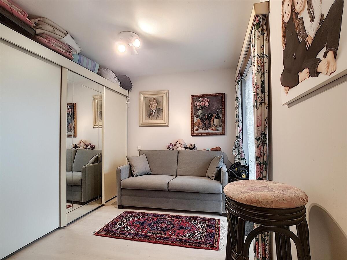 Verzorgd 2 slaapkamer appartement nabij het Heldenplein - Heist 