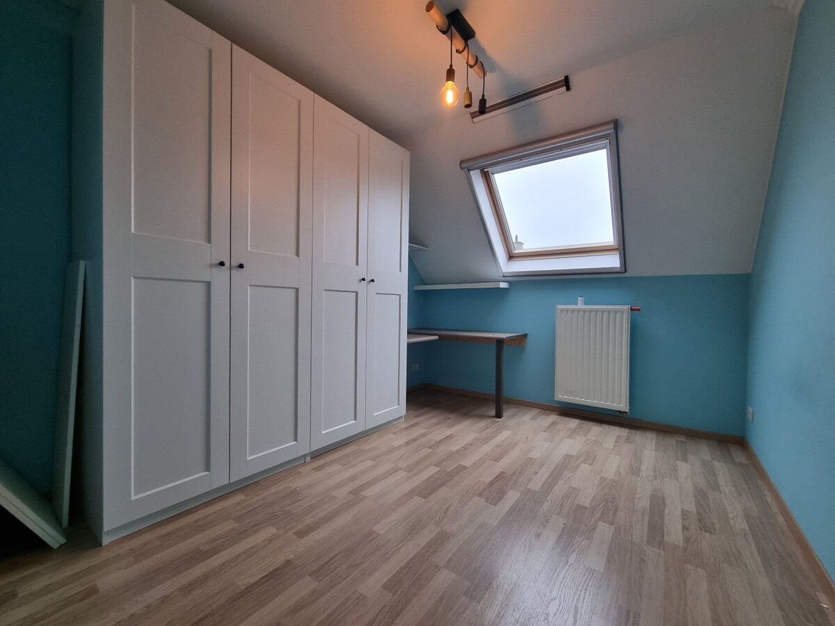 Energiezuinige halfopen gezinswoning met tuintje en ruim terras. 