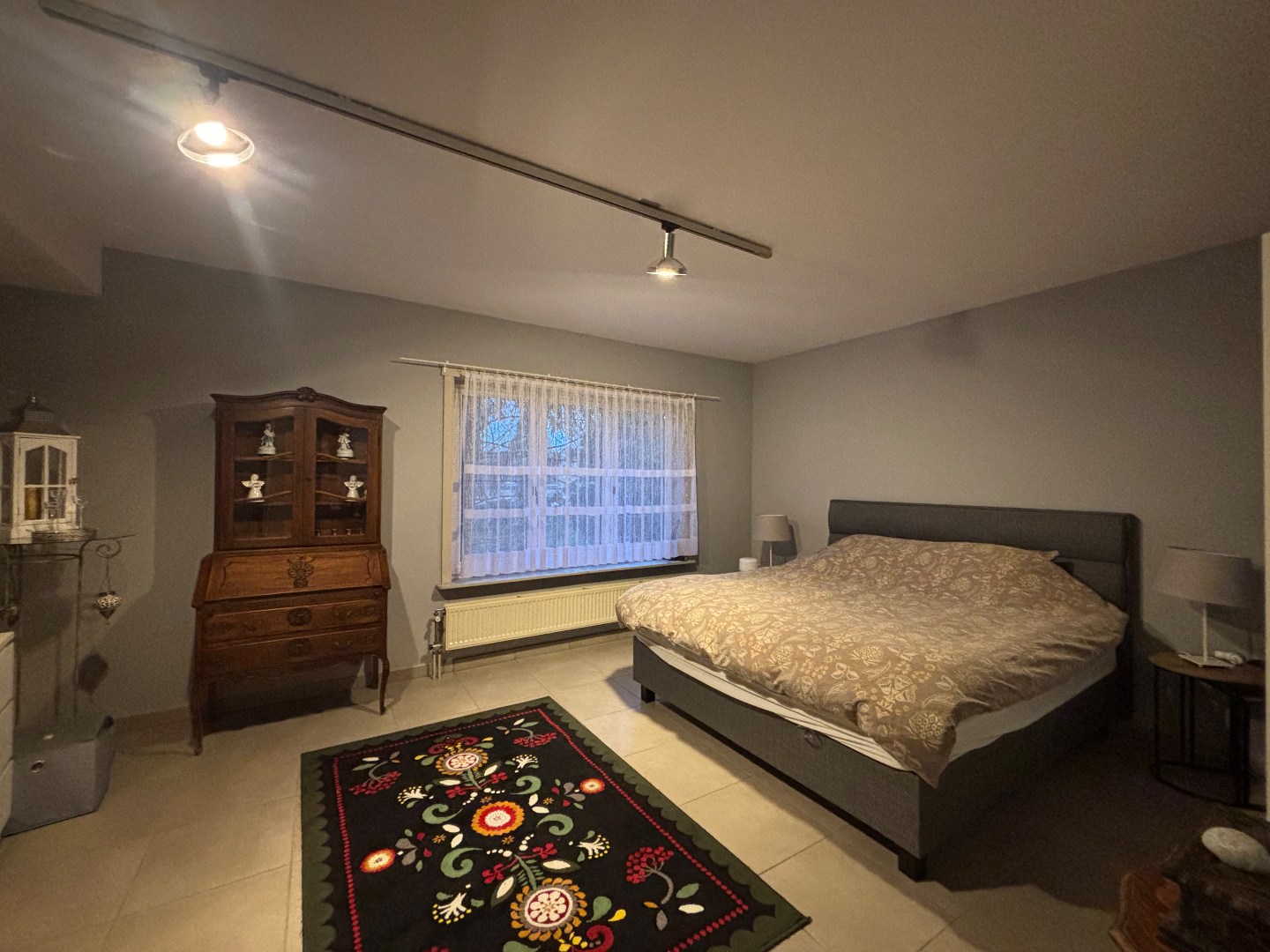 Opbrengsteigendom met 7 appartementen &amp; ruim handelspand in Mol-centrum 