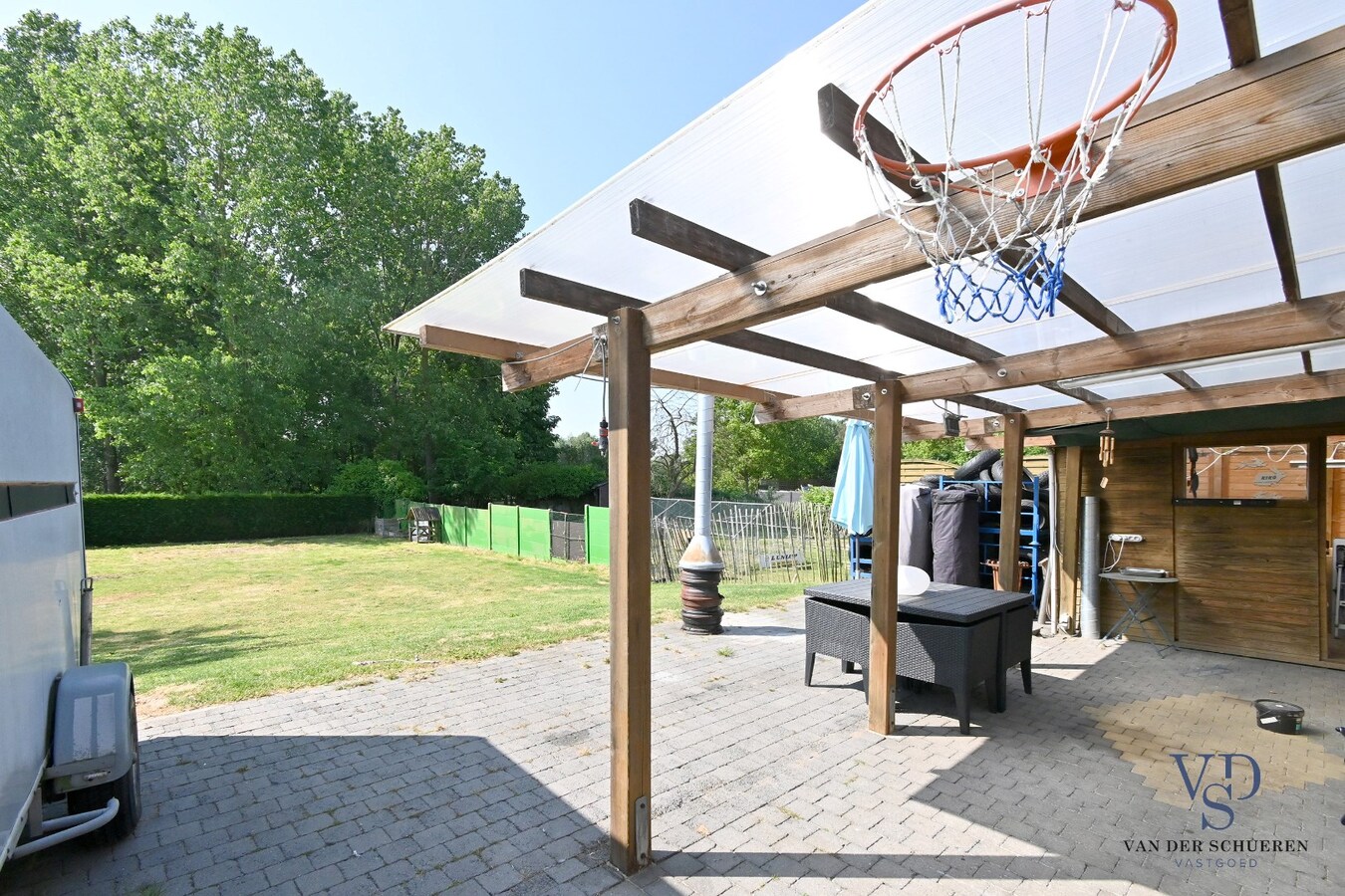 Multifunktioneel pand op top-ligging. 