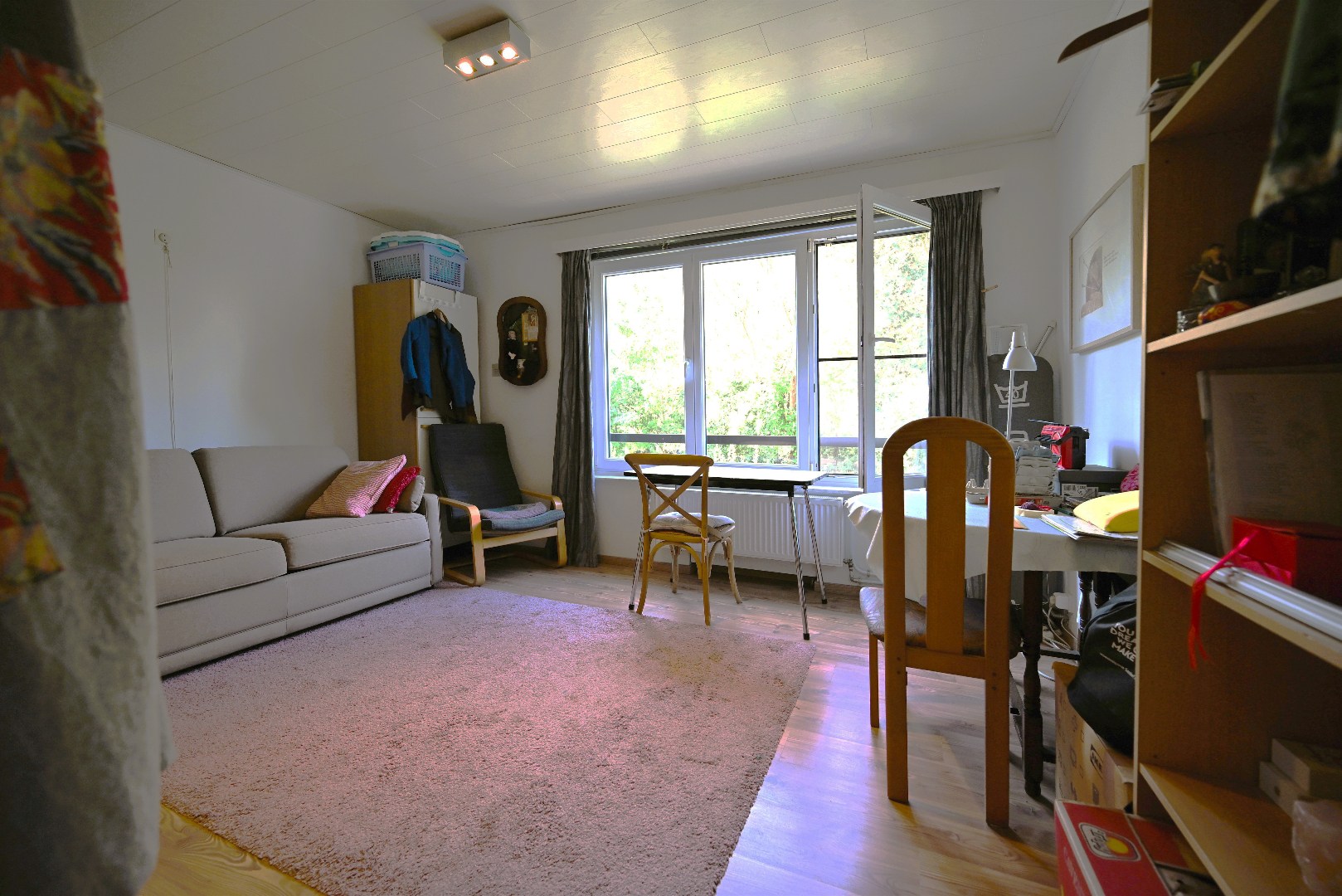 Ruim appartement  (126m²) met 3 slaapkamers en autostaanplaats te Eeklo 