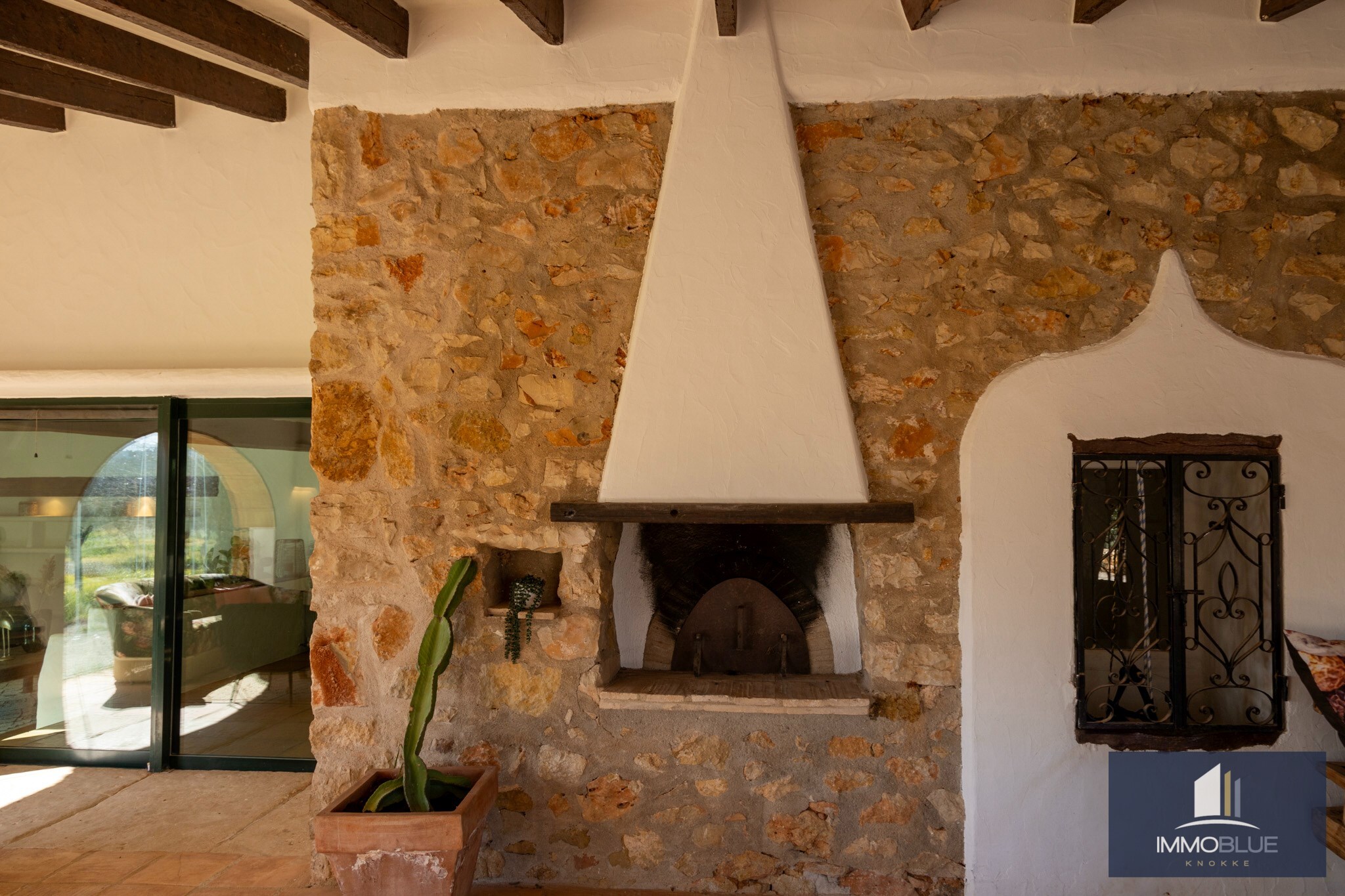 Dit uitzonderlijke landgoed, gelegen op een royaal perceel van 18.500 m² . 