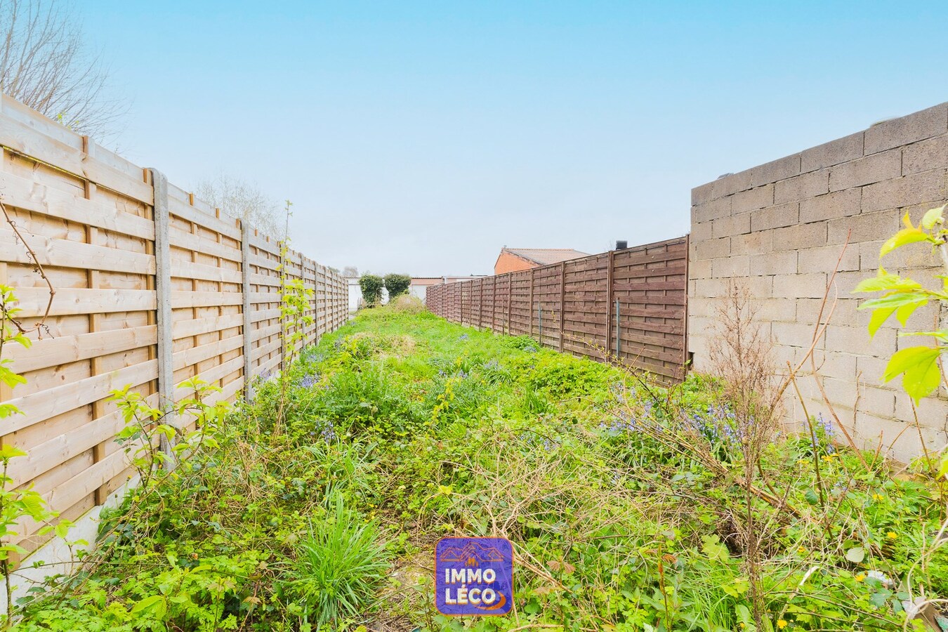 Maison à rénover avec jardin, dans le village d'Herseaux 