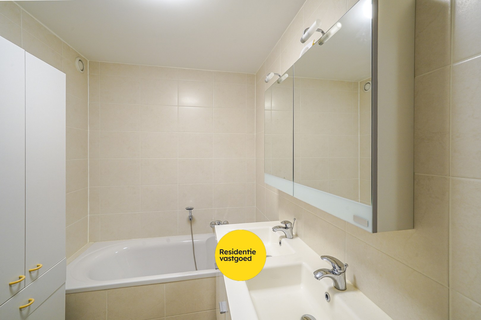 Instapklaar appartement met 2 terrassen te Mariakerke 