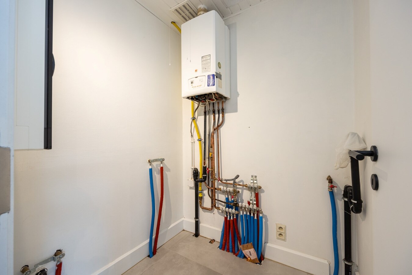 Volledig gerenoveerd dakappartement in centrum Sint-Antonius 