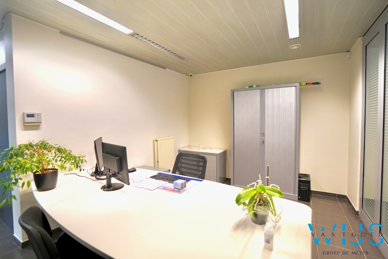 Volwaardig handelspand te Oosteeklo ! 