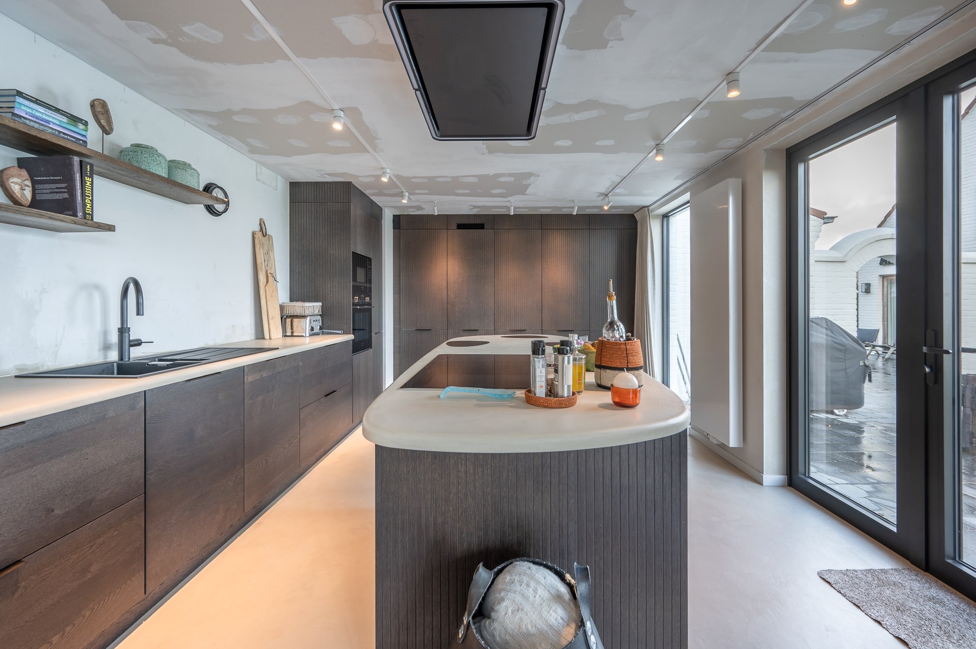 Propriété exceptionnelle et rénovée (5 510 m² de terrain) à proximité du centre de Knokke-Heist et bénéficiant d'une vue exceptionnelle sur les polders de Knokke. 