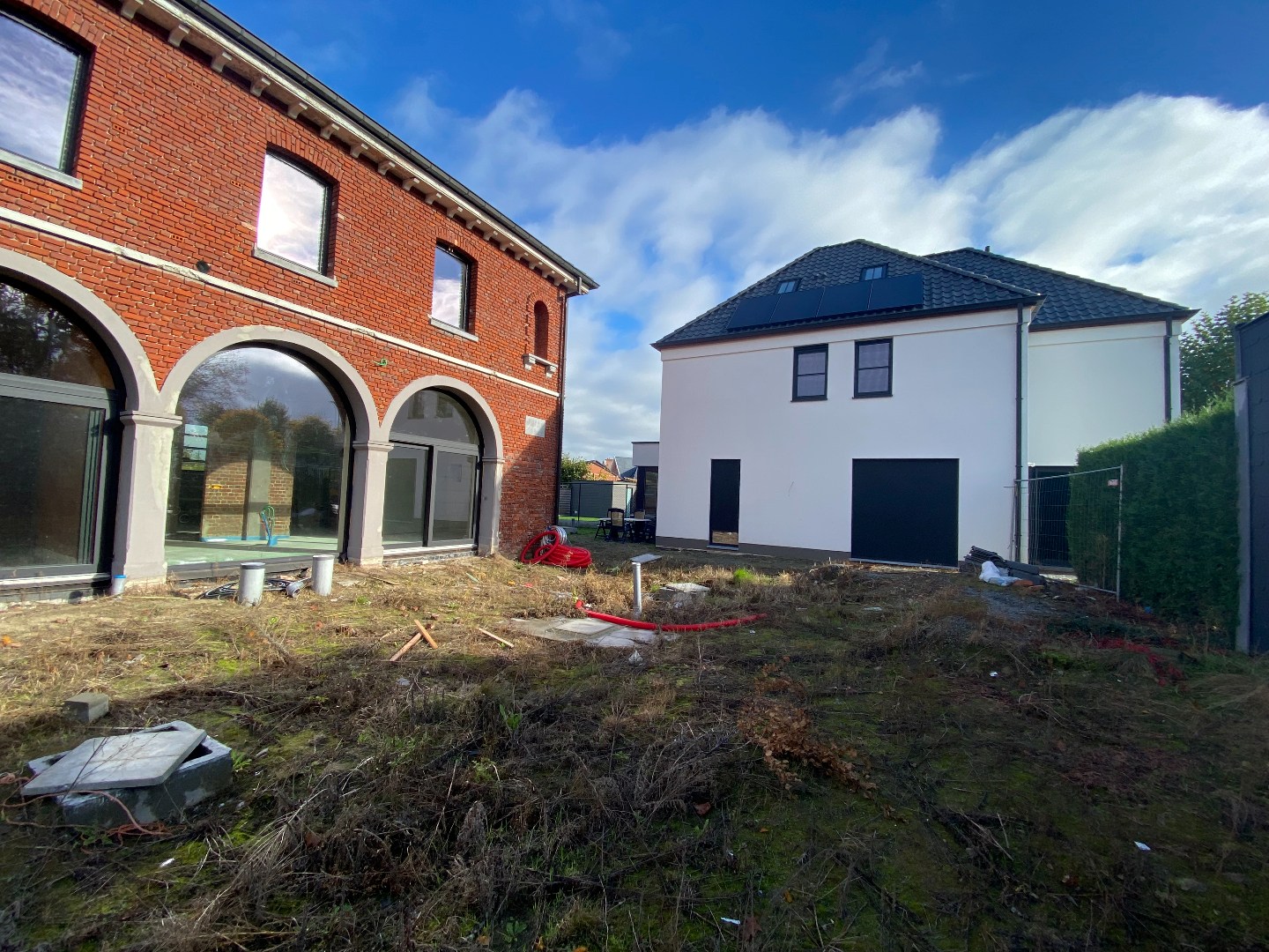 Unieke gerenoveerde kloosterwoning op centrale ligging te Nieuwenhove! 