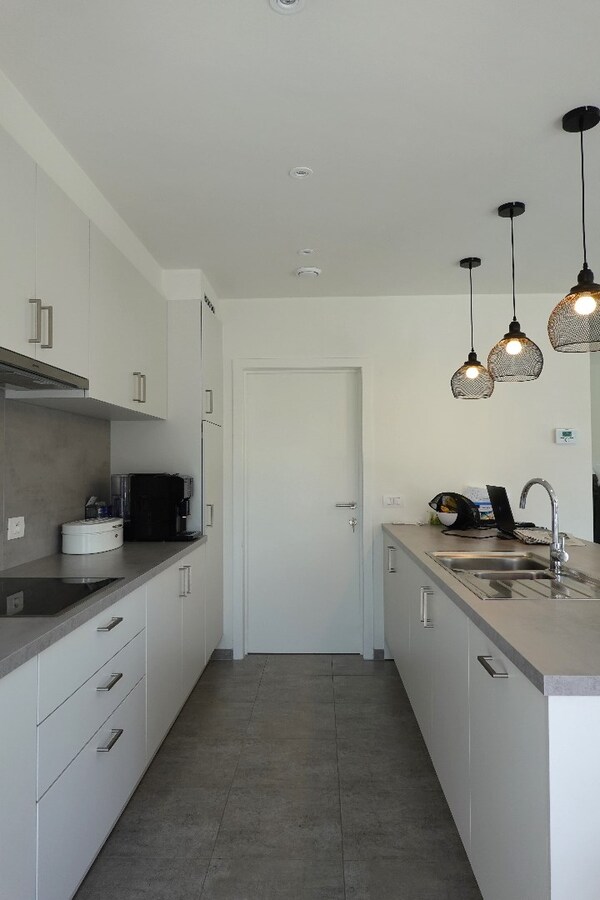 Prachtige halfopen nieuwbouwwoning met inpandige garage en zuidgerichte tuin 