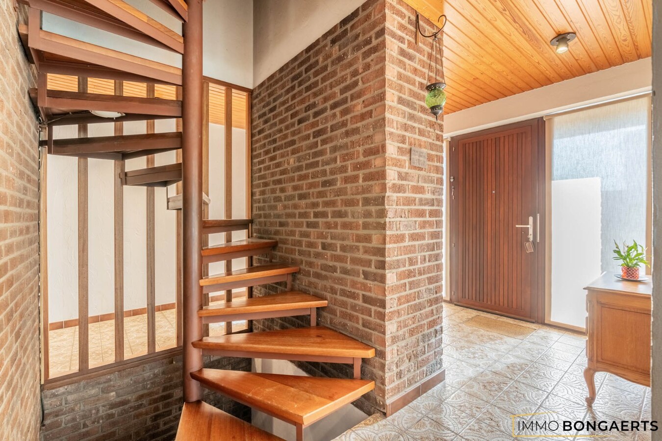 Ruime woning met 4 slaapkamers, tuin en garage in Opglabbeek. 