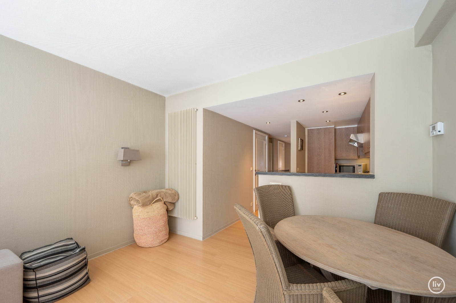 Appartement confortable d'une chambre avec terrasse ensoleillée situé dans un emplacement de premier choix près de l'avenue Dumortier. 