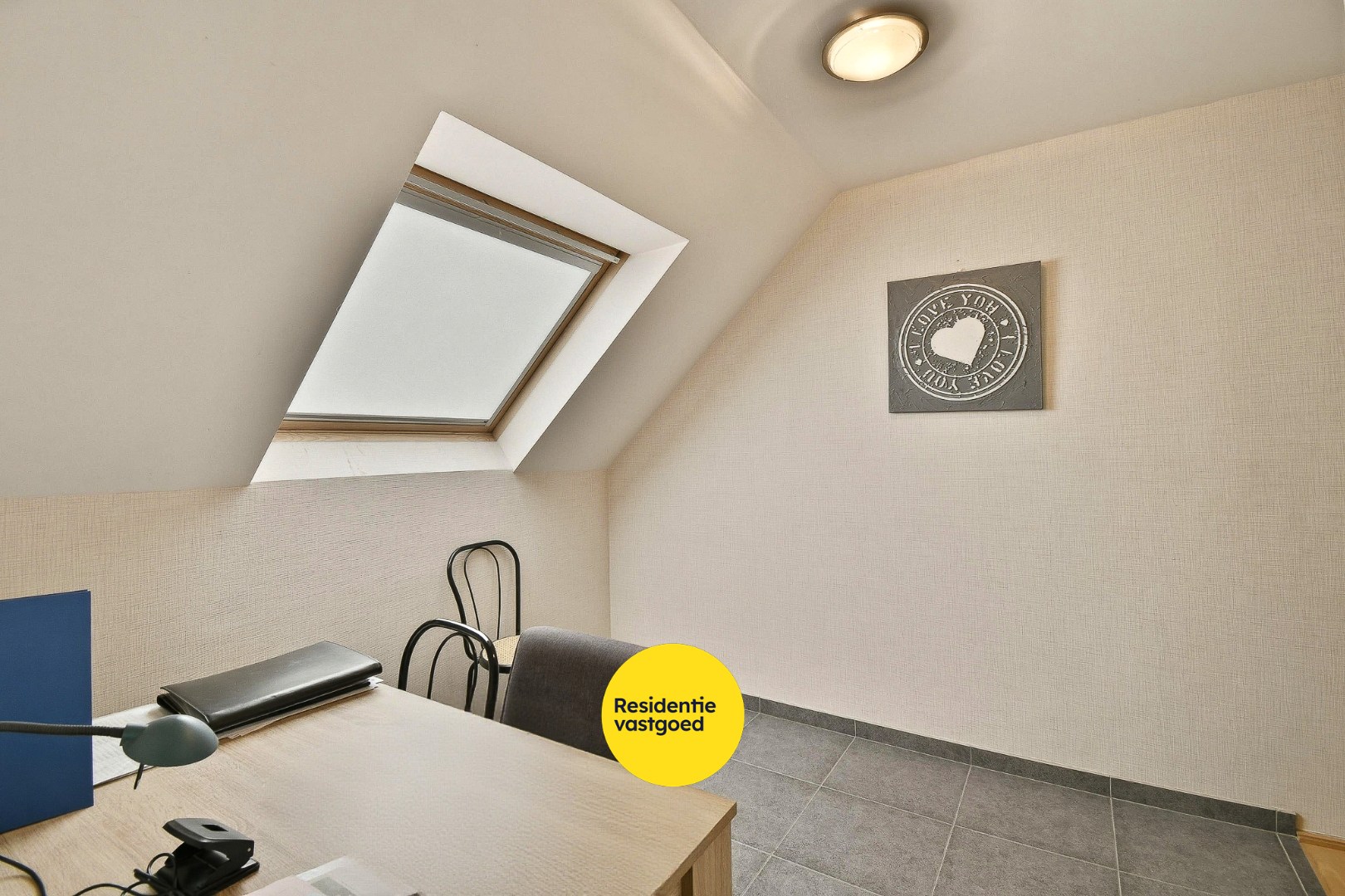 Duplex-appartement in rustige residentie met twee slaapkamers en terras 