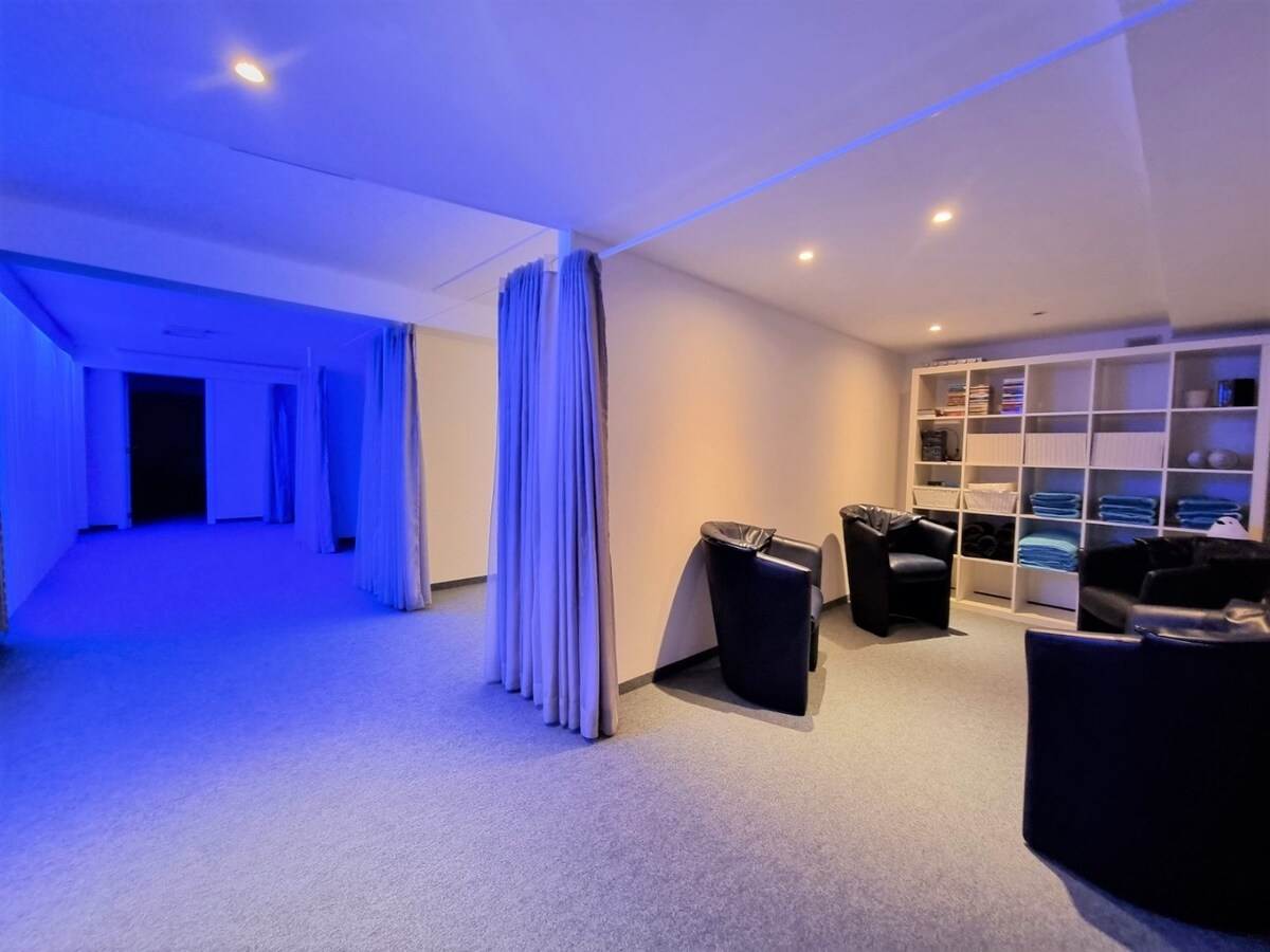 Uitzonderlijk appartement/loft op de zeedijk van Heist (271 m² bew. opp!!) 